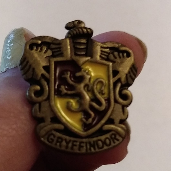 Gryffindor Harry Potter Pin - Picture 3 of 4